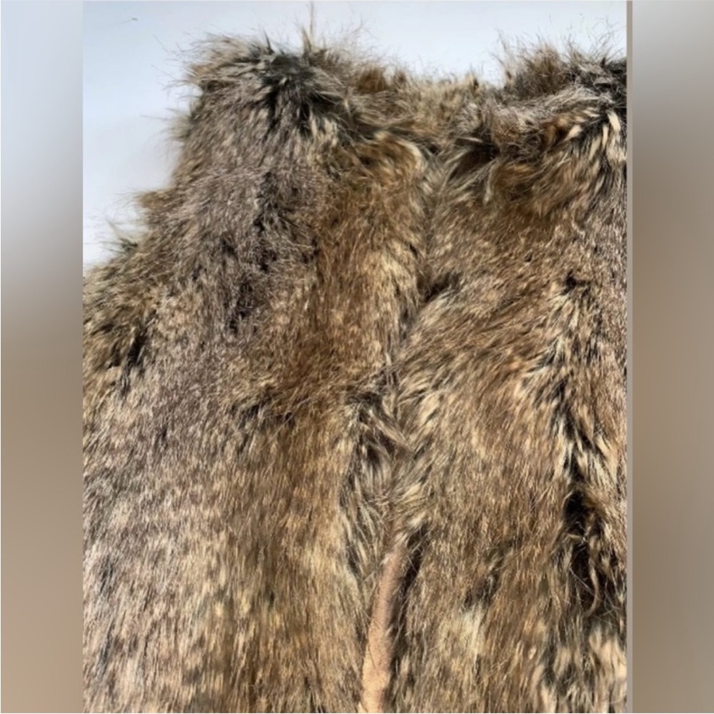 Moving Sale! ๐๏ธ Trina Turk Brown and Gray Faux Fur Vest - Picture 4 of 10